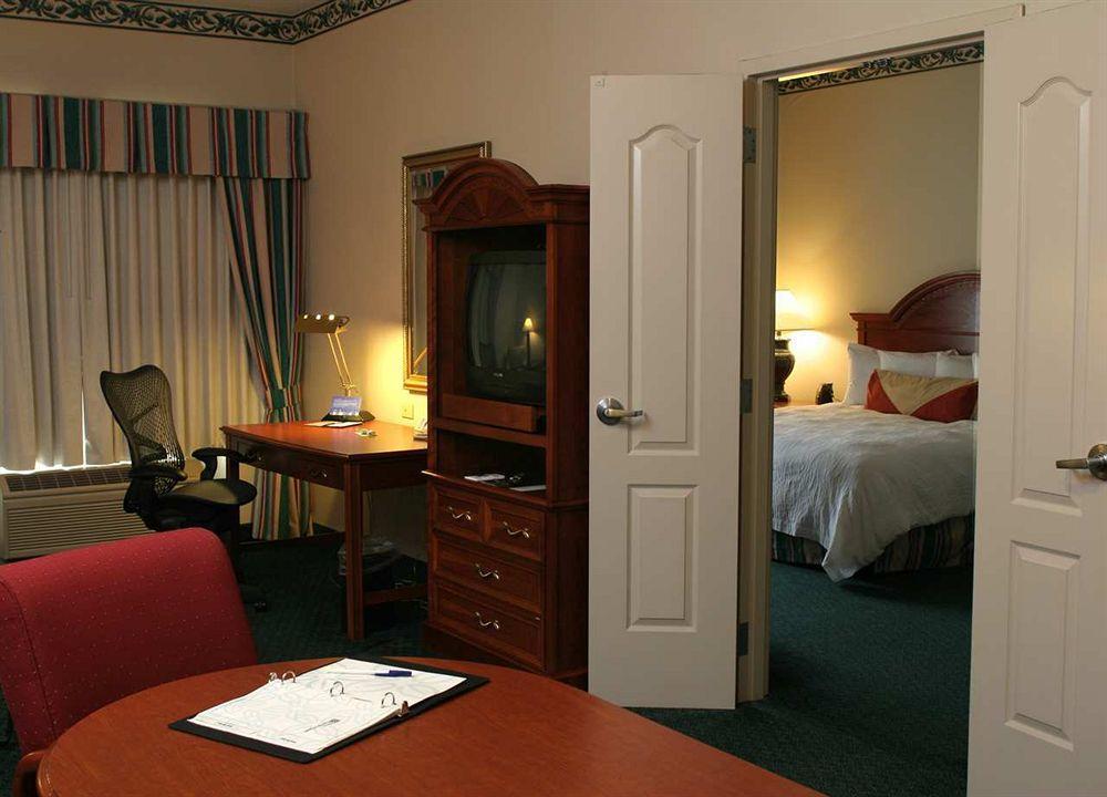 Hilton Garden Inn Честертон Номер фото