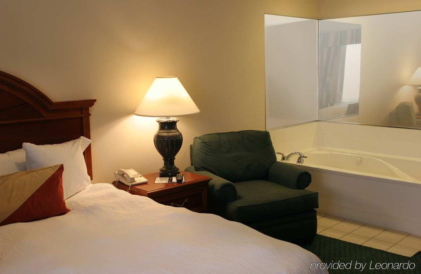 Hilton Garden Inn Честертон Номер фото